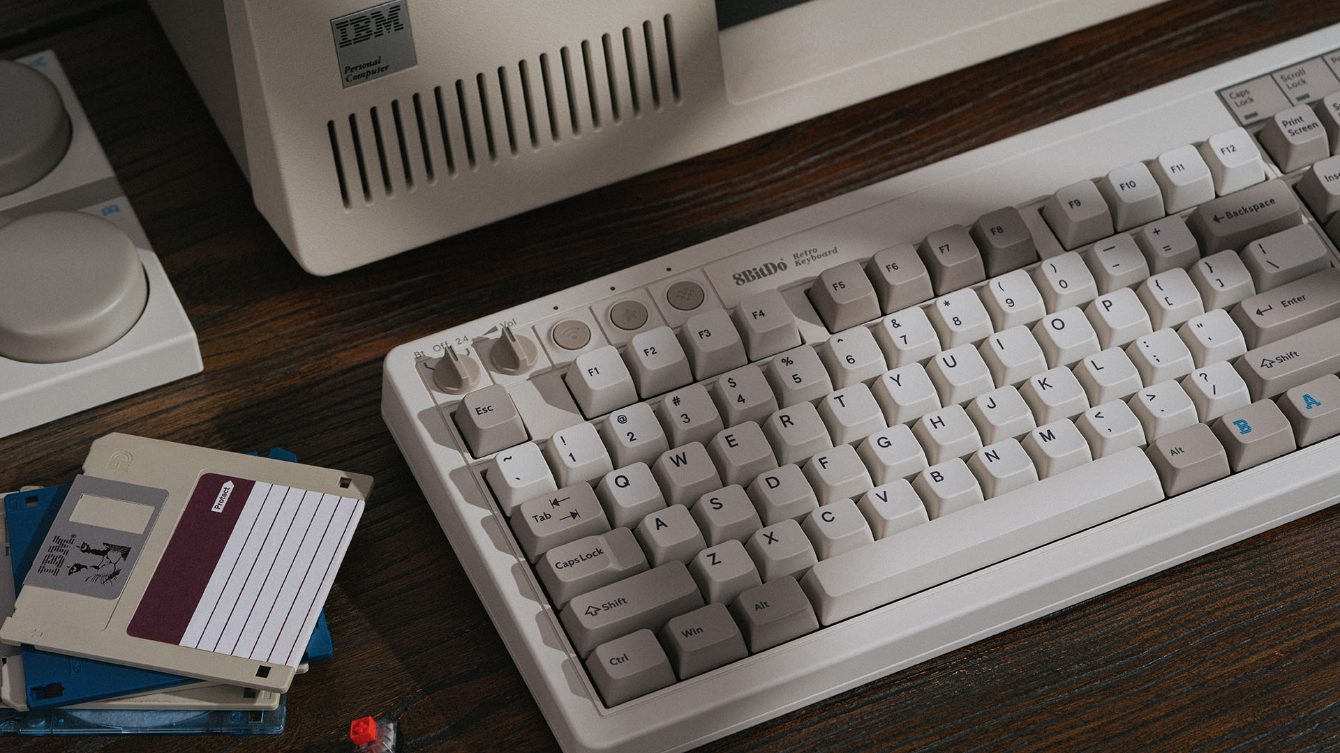 Retro Mechanical Keyboard - M Edition